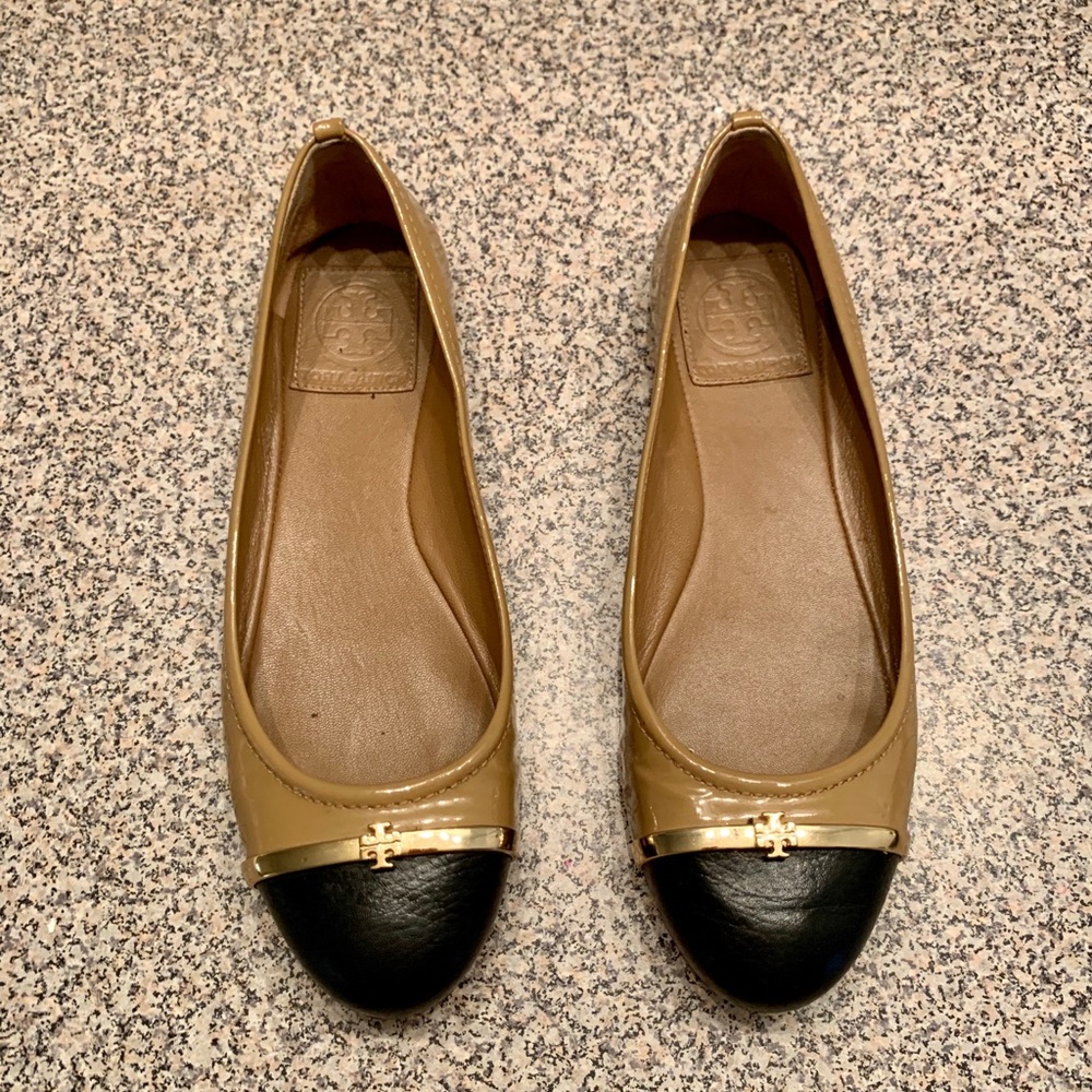 Tory Burch beige patent leather black toe cap 5.5